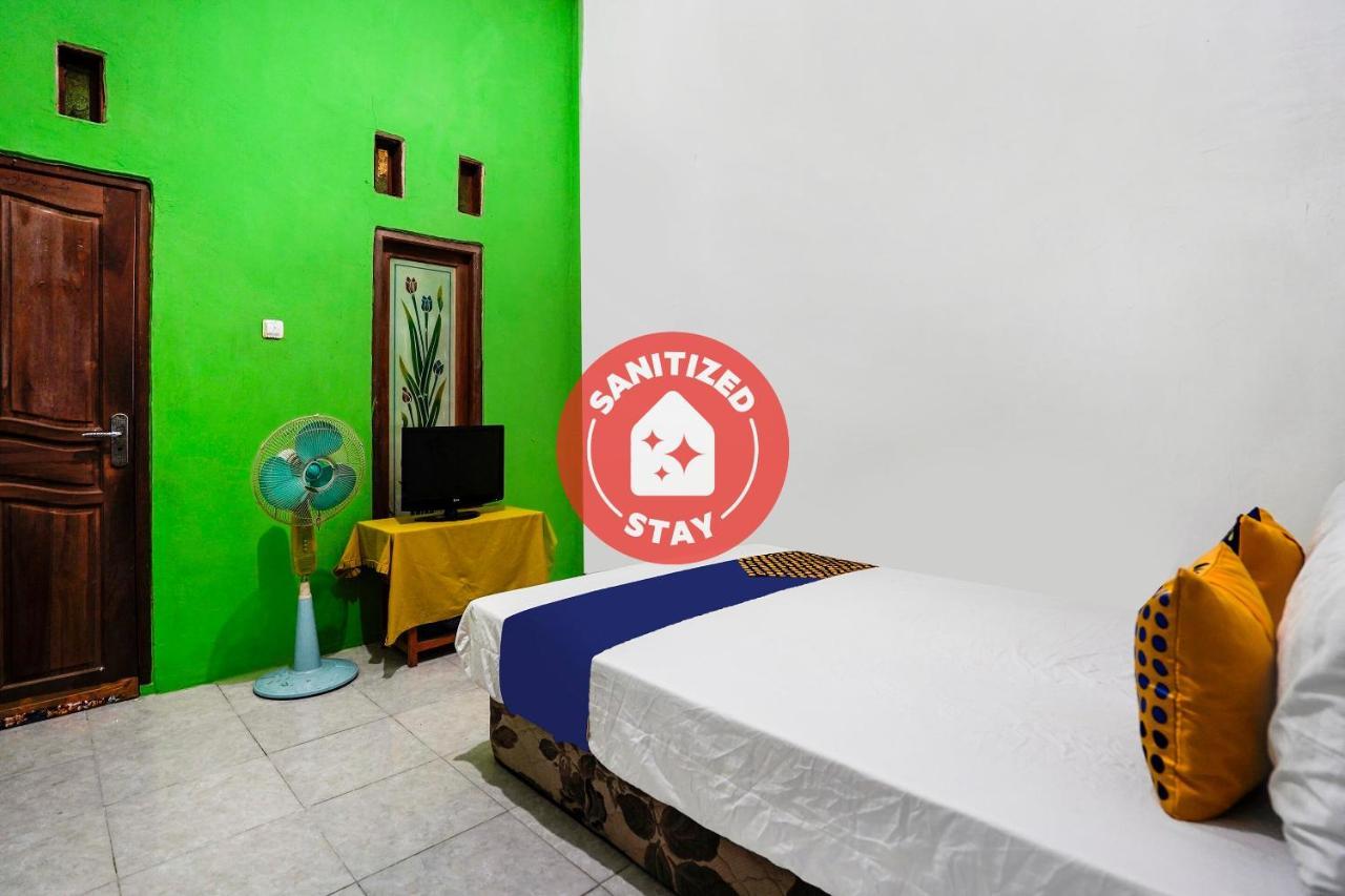 Oyo 91747 Gamping Homestay Syariah Gresik Exterior photo